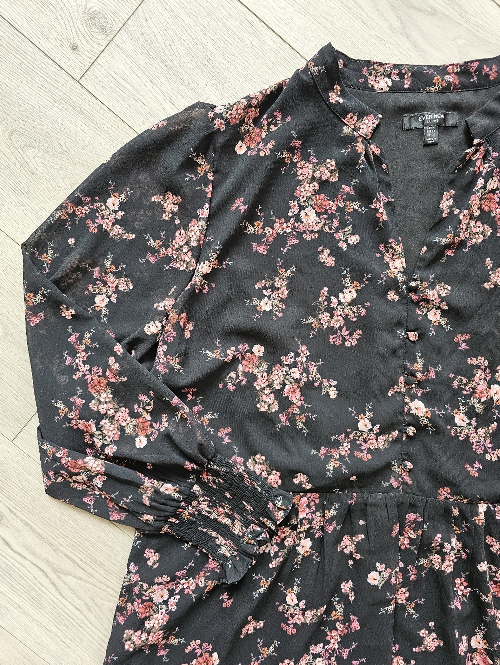 Ever New Curve Sheer Blouson Sleeve Floral V Neck Tiered Midi Dress, size 22 - Picture 4 of 14